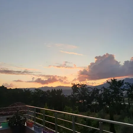 Alojamento de Acomodação e Pequeno-almoço Hilltop Hideaway Elbasan