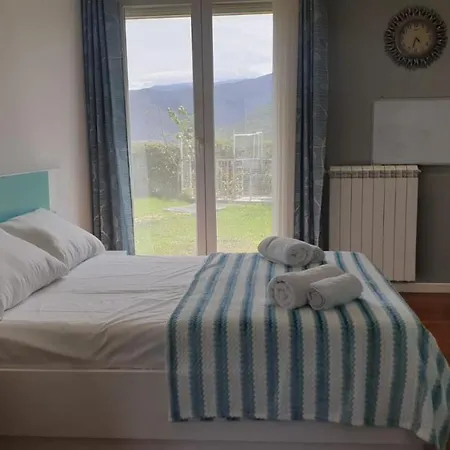 Hilltop Hideaway Alojamento de Acomodação e Pequeno-almoço Elbasan