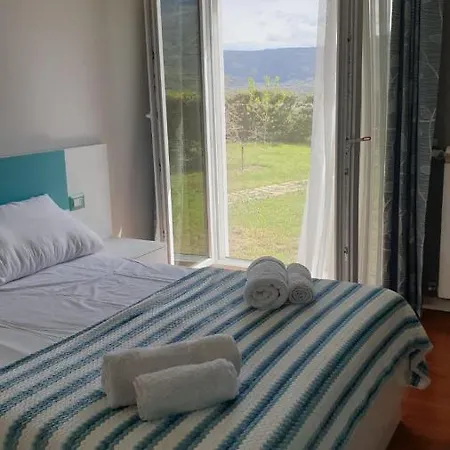 Hilltop Hideaway Alojamento de Acomodação e Pequeno-almoço Elbasan
