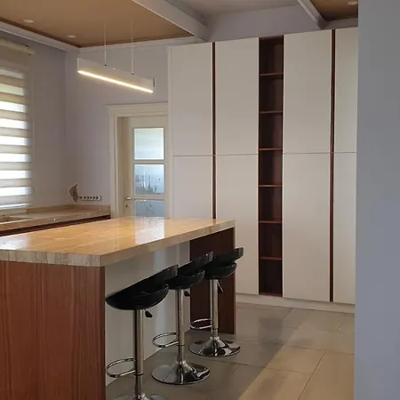 Hilltop Hideaway Alojamento de Acomodação e Pequeno-almoço Elbasan